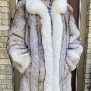 Fabulously beautiful pre-owned FULL length fur fox